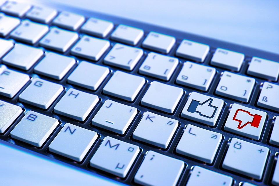 Weiße Computertastatur