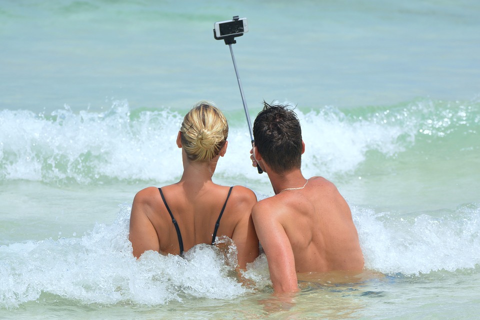Selfie Frau Mann im Meer