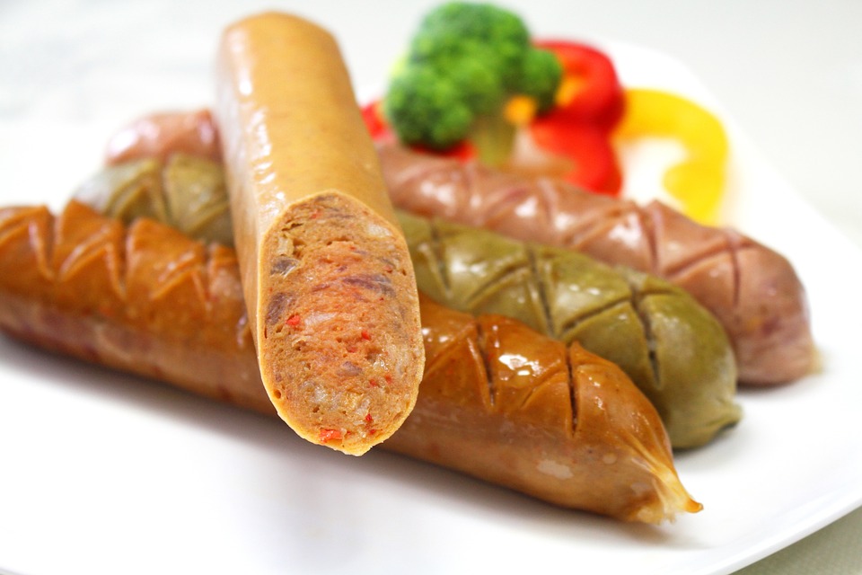 Wurst auf Teller
