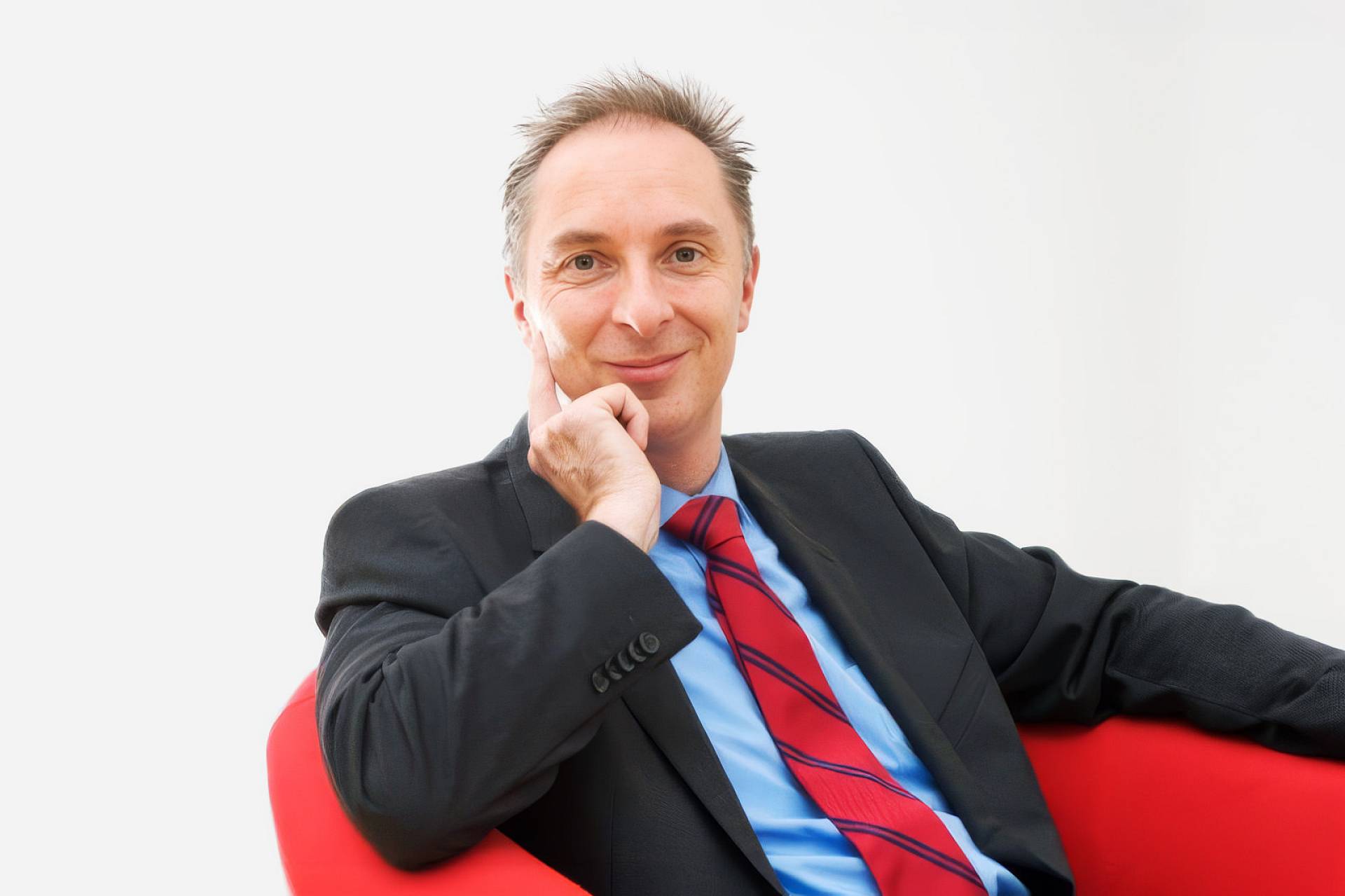 Portraitfoto von Prof. Swen Schneider